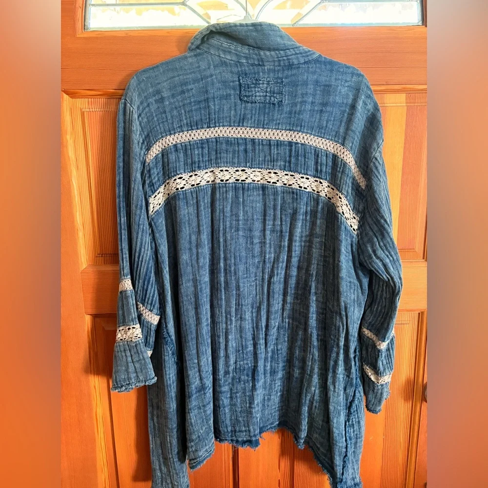 Blue Button-Up Blouse with Lace Accents - Picture 4 of 5